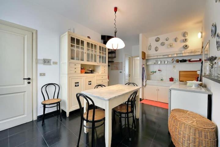 Apartament Mansarda A Finalborgo - Fascino E Tradizione Finale Ligure Zewnętrze zdjęcie