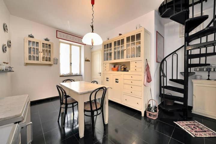 Apartament Mansarda A Finalborgo - Fascino E Tradizione Finale Ligure Zewnętrze zdjęcie