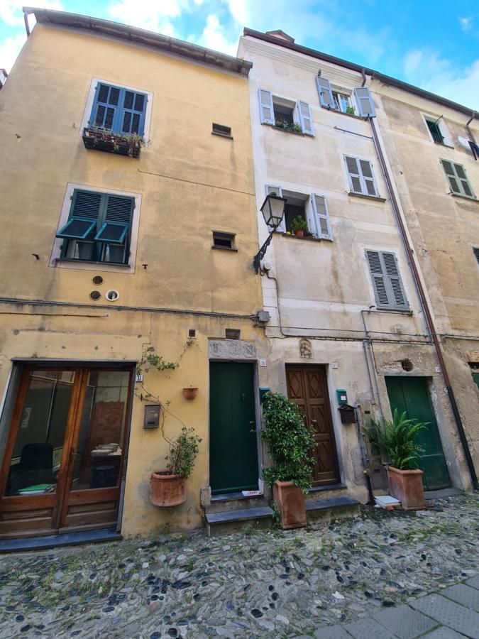 Apartament Mansarda A Finalborgo - Fascino E Tradizione Finale Ligure Zewnętrze zdjęcie